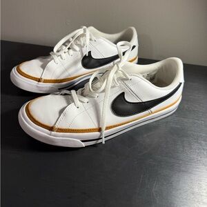 Nike Court Legacy Sneakers
